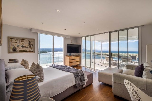 A light-filled en-suite bedroom